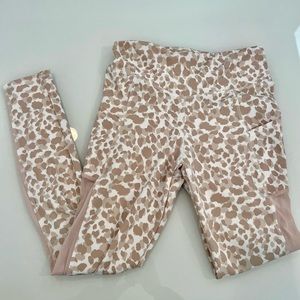LA Image Animal Print Athletic Leggings Mesh Panels Size Medium With Pockets